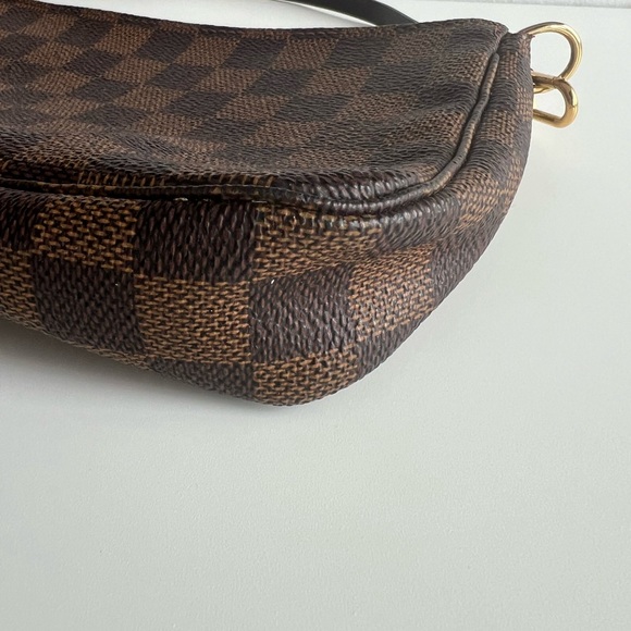 Authentic Louis Vuitton Damier Ebene Pochette Accessoires - Picture 13 of 15